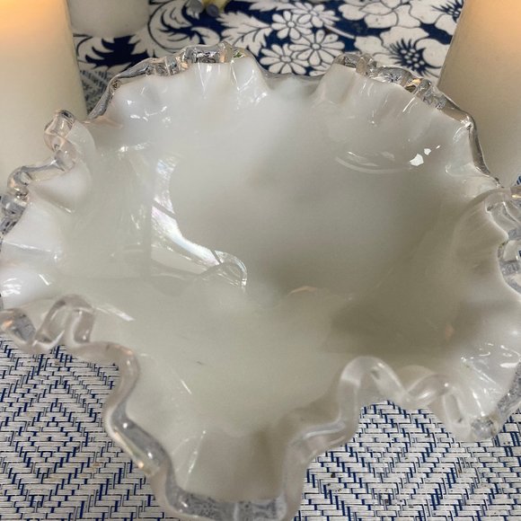 FENTON SILVER CREST MILK GLASS FOOTED RUFFLED BOWL1949-52 EXCELLENT 7.5" - Picture 2 of 5